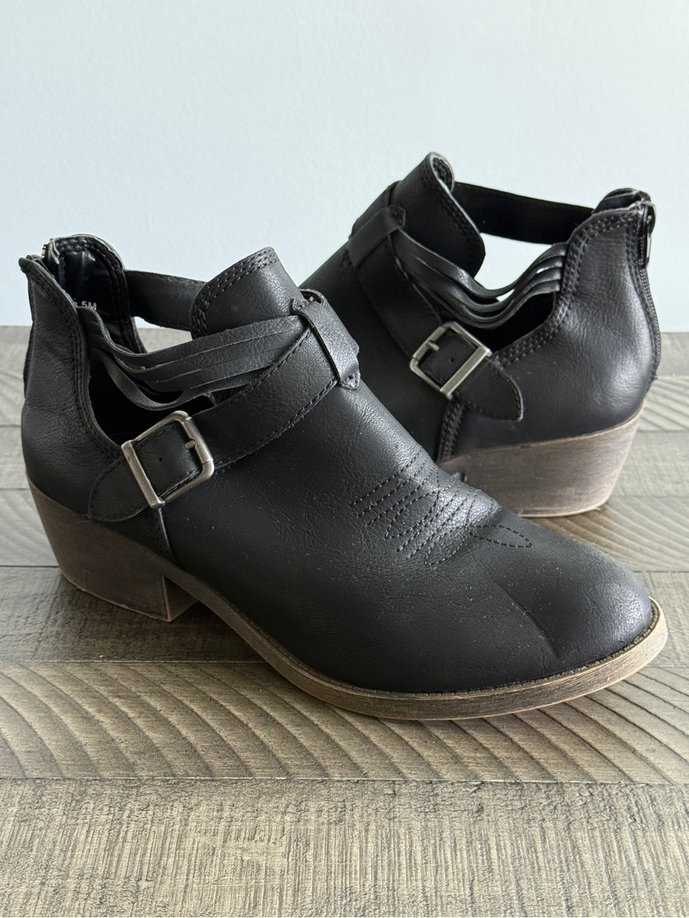Jellypop Women's Black Cutout Buckle Ankle Boots Size 8.5